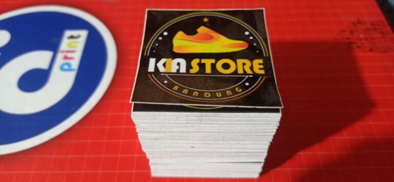 Stiker Promosi KIAstore: Memperkenalkan Produk Sepatu di Bandung dengan Bahan Ritrama Laminasi Glossy